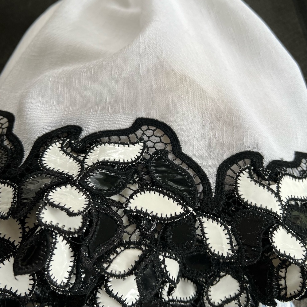 Vintage Saks White Linen Full Skirt with Embroidered Hemline - Picture 6 of 6